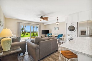 Living area - The Summit 108 (Panama City Beach)