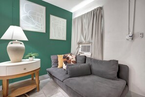 Living area - Plush King Bed Xtra Clean Stay
 (Canal Point)