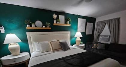 Plush King Bed Xtra Clean Stay