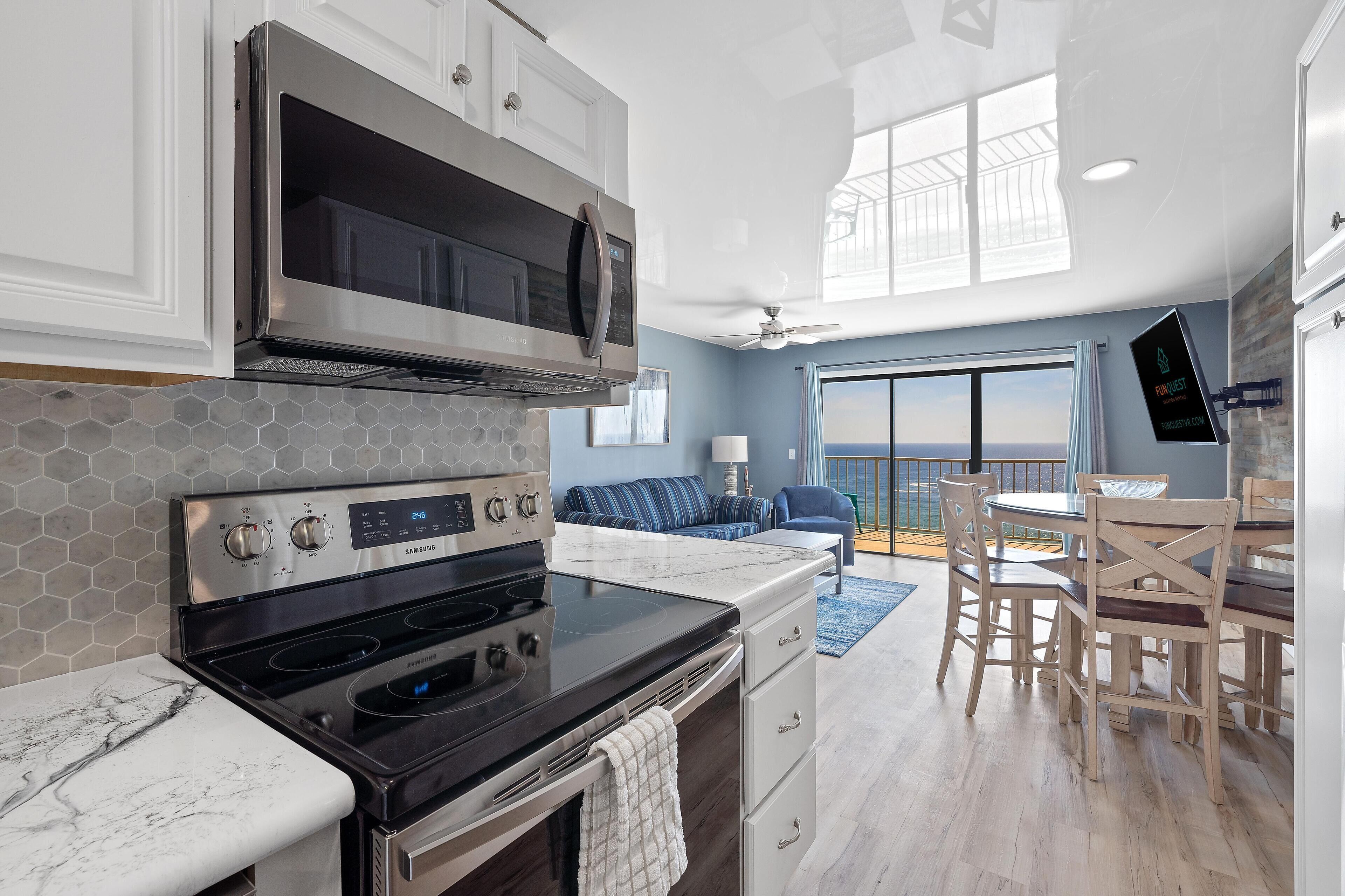 Condo, 1 King Bed with Sofa bed (The Summit 1408) | Private kitchen