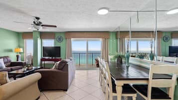 Condo, Multiple Beds (The Summit 1512) | Dining