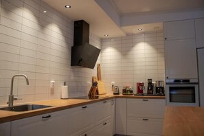 Private kitchen - Två Stora och Moderna Lägenheter (Bomsarvet)