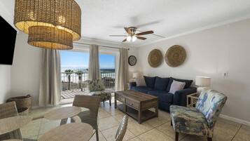 Apartment, 1 King-Bett und Schlafsofa (The Summit 321) | Wohnbereich