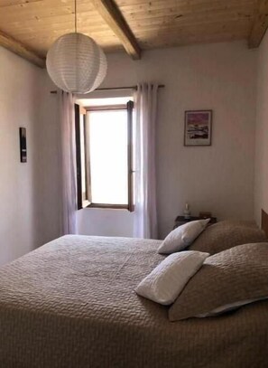 1 chambre, fer et planche à repasser, lit parapluie, Wi-Fi gratuit