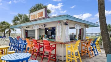 Condo, 1 King Bed with Sofa bed (The Summit 616) | Bar (on property)