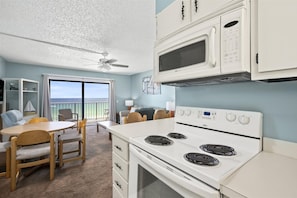 Condo, 1 cama King e sofá-cama (The Summit 613) | Cozinha privada