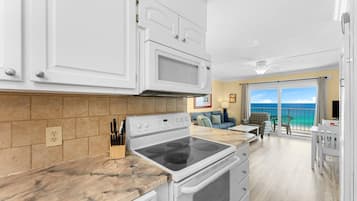 Condo, 1 King Bed with Sofa bed (The Summit 726) | Private kitchen