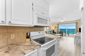 コンドミニアム キングベッド 1 台ソファーベッド付き (The Summit 726) | 専用キッチン