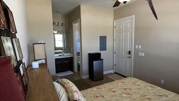 1 slaapkamer, een bureau, gratis wifi, beddengoed