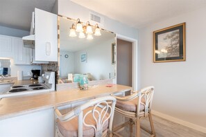 Appartamento, 1 letto king con divano letto (The Summit 618) | Cucina privata