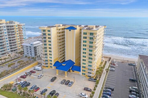 Beachfront Condo with Spacious Balcony - King Bed