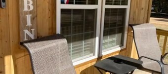 Dogwoods-2 bedroom cabin with spacious parking