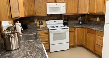 Dogwoods-2 bedroom cabin with spacious parking