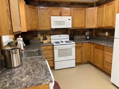 Dogwoods-2 bedroom cabin with spacious parking