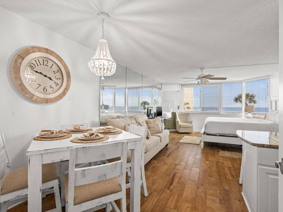 Studio, 1 King Bed with Sofa bed (Top of The Gulf 213) | Interior