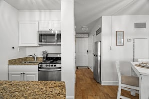 Studio, 1 King Bed with Sofa bed (Top of The Gulf 213) | Private kitchen