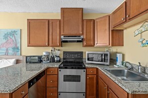 Studio, 2 Queen Beds (Top Of The Gulf 621 ) | Private kitchen - Top Of The Gulf 621 (Panama City Beach)