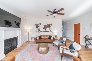 智能電視、電子遊戲、書籍