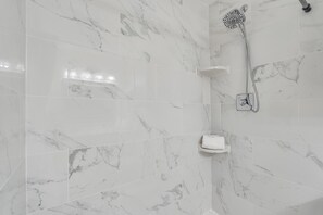 Studio, 2 Queen-Betten (Top Of The Gulf 710) | Badezimmer | Handtücher