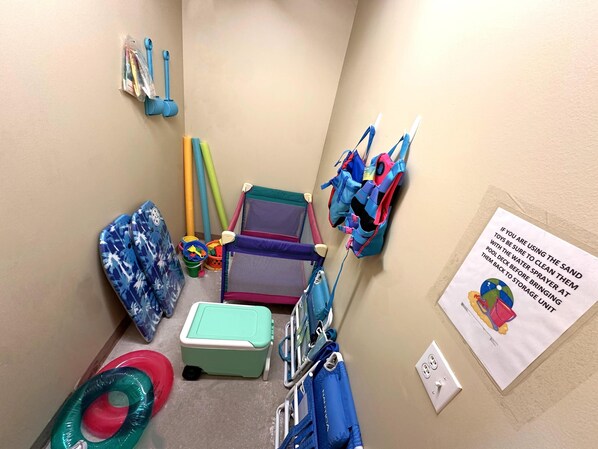 A child's play area with a small pool, inflatable toys, and a sand play area. - Splash 804e (Panama City Beach)