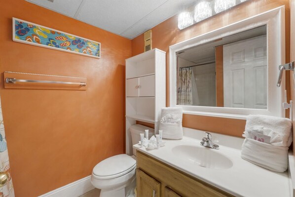 Condo, Multiple Beds (Moondrifter 207) | Bathroom