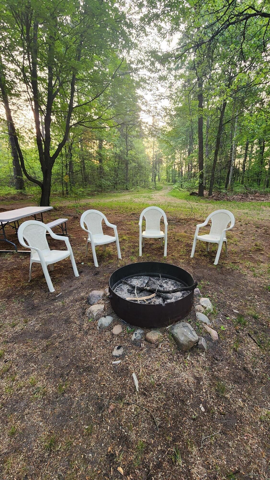 Cozy PRIVATE cabin near ORV & snowmobile trails! Only 5 minutes to Higgins Lake!