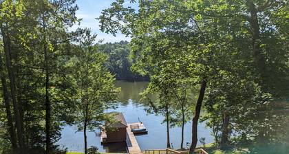 Lake Front house in quiet cove on Lake Sinclair Pets Allowed