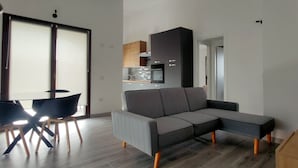 Apartemen, 2 kamar tidur, balkon, pemandangan kebun | Area keluarga