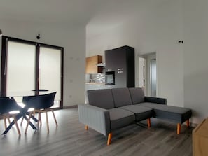 Apartment, 2 Bedrooms, Balcony, Garden View | Living area