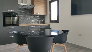 Apartemen, 2 kamar tidur, balkon, pemandangan kebun | Dapur pribadi
