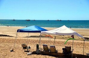 A la platja, gandules de platja i tovalloles de platja