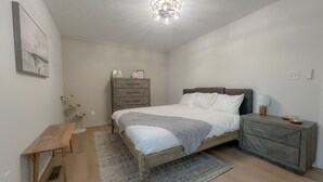 A bedroom with a bed, bedside tables, a dresser, a desk, and a chair. - Olive Tree Oasis - 10 Minutes to the Ark!
 (Dry Ridge)
