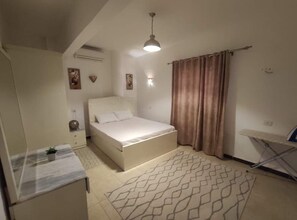 2 室のベッドルーム、アイロン / アイロン台、WiFi