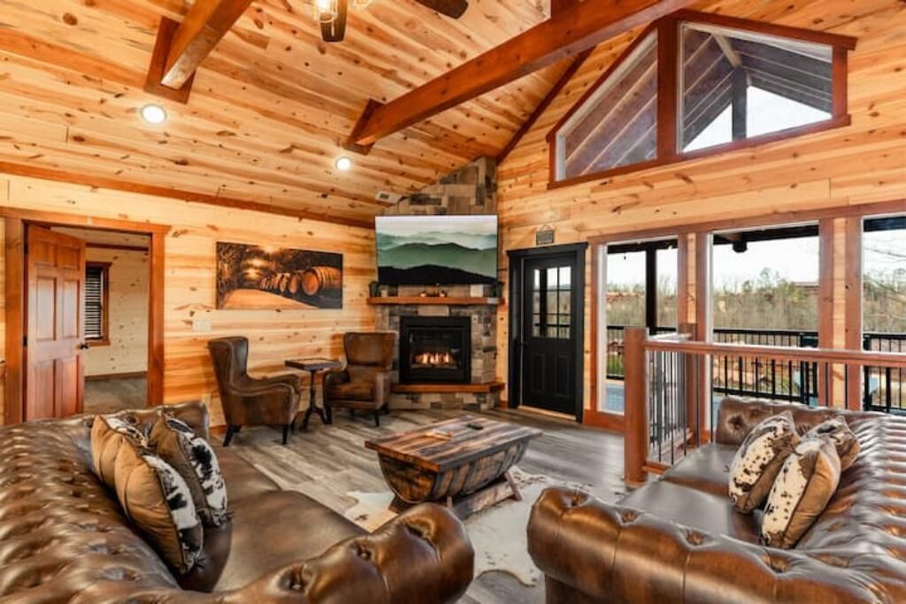 TV connectée, cheminée, baby-foot, chaîne hi-fi