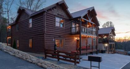 NewLuxuryCabin EVCharger Sauna/HeatedIndoorPool Arcade Games Gazebo Sleeps24 EV4