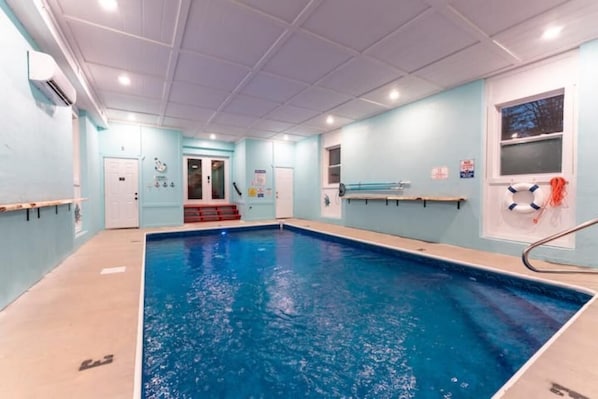 Una piscina techada, una piscina climatizada