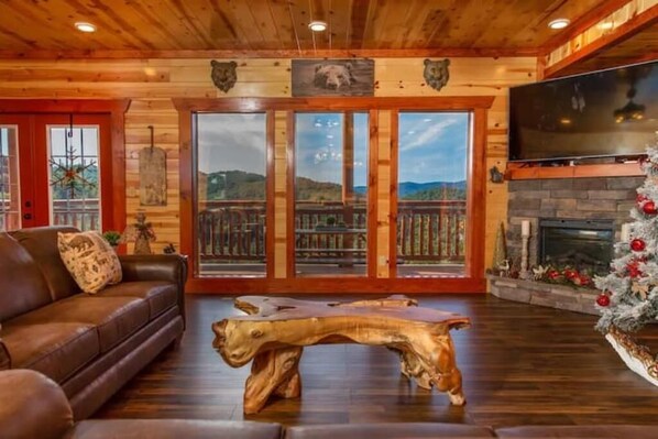 Smart TV, fireplace, video games, printers - InCabinHeatedPool EV Charger Arcades-KingBeds-Sleeps20-W/D-EV2 (Sevierville)