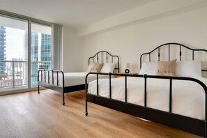 1 slaapkamer, een strijkplank/strijkijzer, gratis wifi, beddengoed