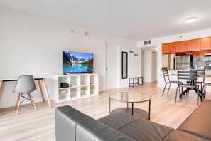 Smart-tv, bordfodbold, bordtennisbord