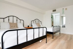 1 slaapkamer, een strijkplank/strijkijzer, gratis wifi, beddengoed