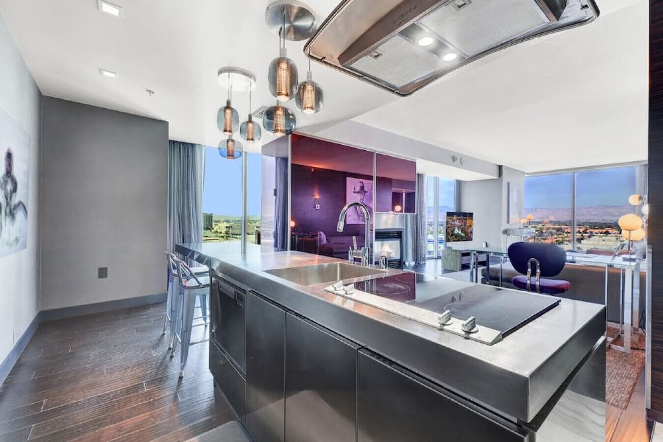 Jääkaappi, mikroaaltouuni, liesi, astianpesukone