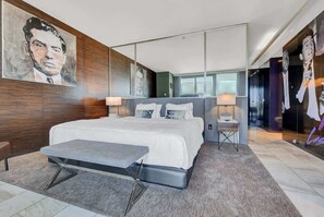 1 habitación, tabla de planchar con plancha, wifi gratis y ropa de cama 