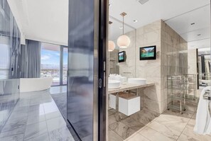 1 habitación, escritorio, tabla de planchar con plancha y wifi gratis