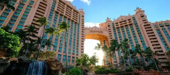 NEWLy RENOVaTED! COMPLImentary CAR! Casa Bonita!