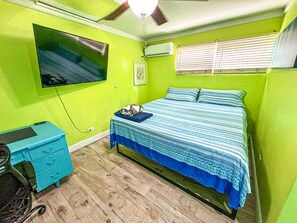 2 bedrooms, iron/ironing board, WiFi, bed sheets - COMPLimentary Car! Casa Azul! (Nassau)