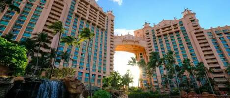 المنشأة من الخارج