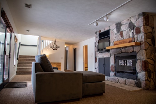 Don't Turn that Page Lake, Home on Quiet Fishing Lake