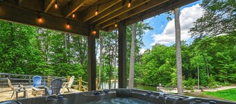 Pigeon Cove Hideaway: Gorgeous Lakefront Retreat