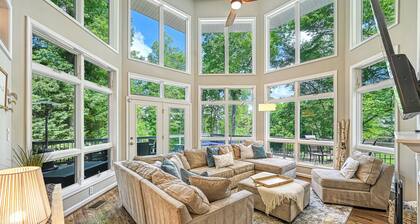 Pigeon Cove Hideaway: Gorgeous Lakefront Retreat