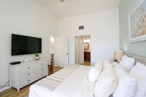 3 bedrooms, desk, iron/ironing board, travel crib - VRT- 1394 Monarch Circle (3B) (Naples)